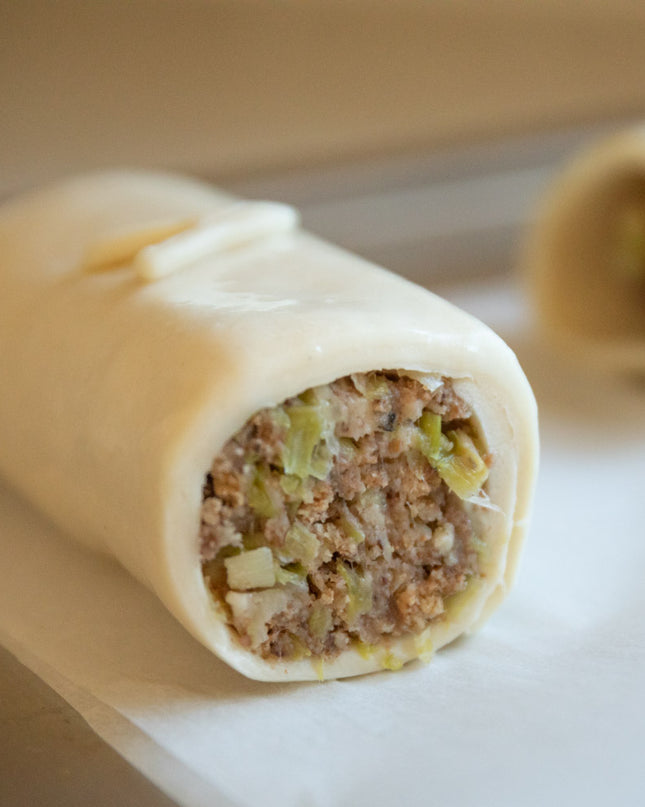 Glamorgan Sausage Roll (v)